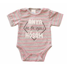   Rövid ujjú dupla patentos " Anya az én igazi hősöm" feliratú baba body