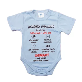 Feliratos rövid ujjú baba body