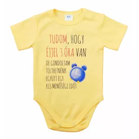 Feliratos rövid ujjú baba body