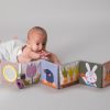 Taf Toys bébikönyv puha Városi kert