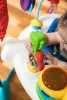 BABY EINSTEIN Ugráló/aktív központ 2 az 1-ben Neighborhood Symphony 6 hónapos kortól 11 kg-ig