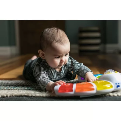 BABY EINSTEIN Aktív Játékív fényekkel Glow & Discover Light Bar™ 3hó+