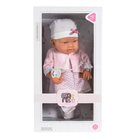 Moni Baba 41 cmes sapkában, kisruhában