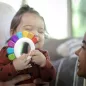   BABY EINSTEIN Szenzoros csörgő és rágóka BPA-mentes Outstanding Opus™ 3hó+