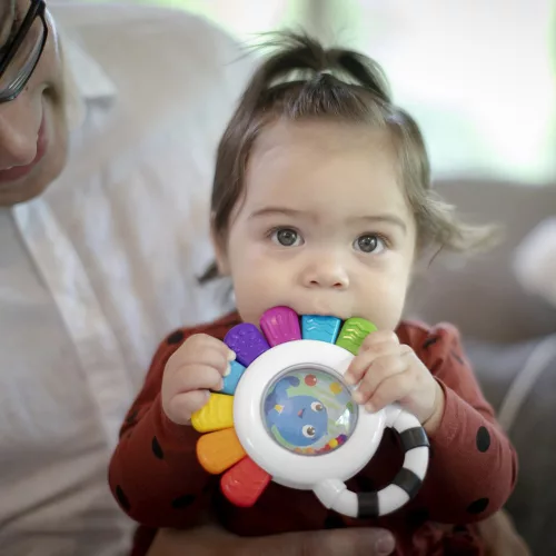 BABY EINSTEIN Szenzoros csörgő és rágóka BPA-mentes Outstanding Opus™ 3hó+
