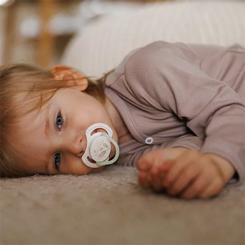 BABYONO Szilikon szimmetrikus cumik 18m+, 2 db