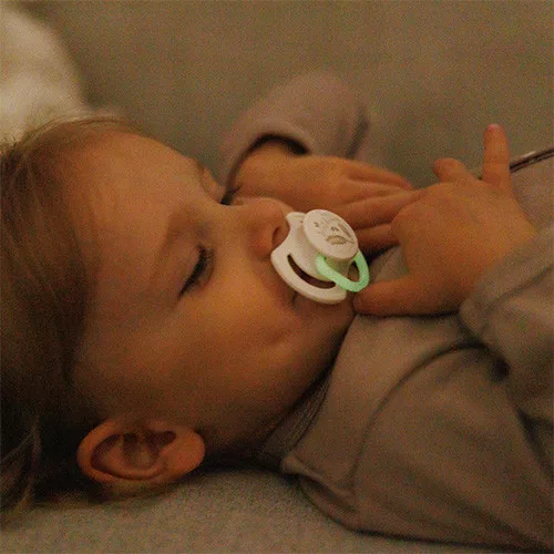 BABYONO Szilikon szimmetrikus cumik 18m+, 2 db