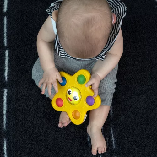 BABY EINSTEIN Aktív játék tapadókoronggal Pop & Glow Starfish™ 6hó+