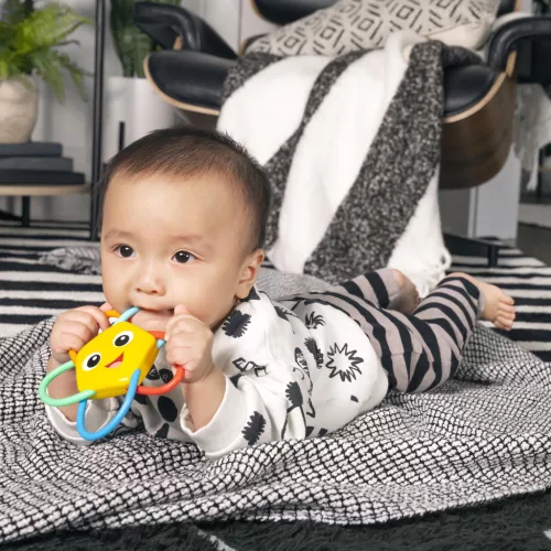BABY EINSTEIN Rágóka csörgővel Soothing Star  BPA mentes 0hó+