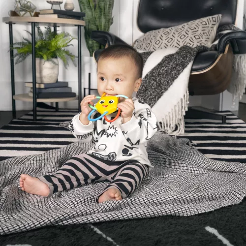 BABY EINSTEIN Rágóka csörgővel Soothing Star  BPA mentes 0hó+