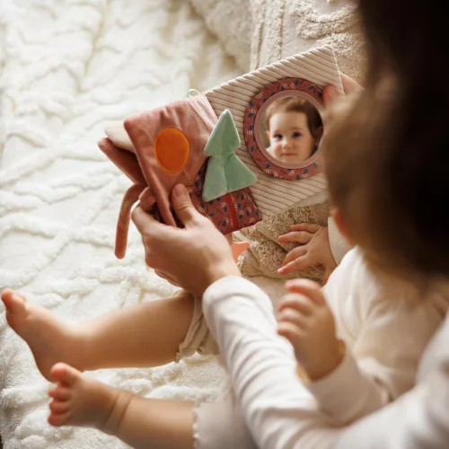 BABYONO Szenzoros könyv Nyuszi Karo 0m+