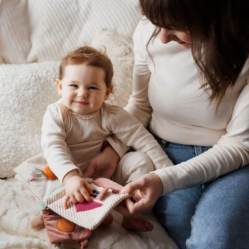 BABYONO Szenzoros könyv Nyuszi Karo 0m+