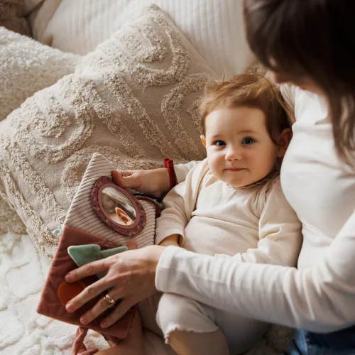 BABYONO Szenzoros könyv Nyuszi Karo 0m+