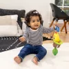 BABY EINSTEIN Felhúzható csörgős játék C alakú karikával Cal-a-Puller™ 0hó+