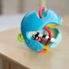 BABY EINSTEIN Játék érzékelő labda rágókával Rattle & Sense™ 3m+