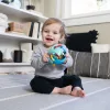 BABY EINSTEIN Játék érzékelő labda rágókával Rattle & Sense™ 3m+