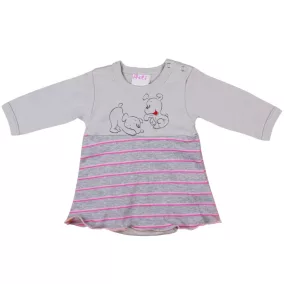 Lányka hosszú ujjú szoknyás napozó