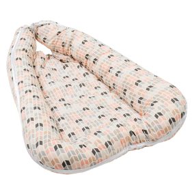 Rombuszos babafészek