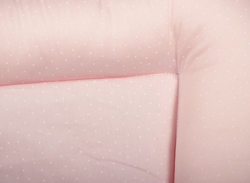 Rózsaszín pöttyös babafészek