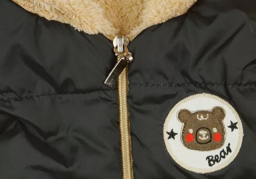 Macis kapucnis pufi mellény