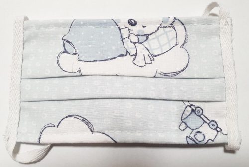 Kétrétegű textil szájmaszk gyerekeknek orrmerevítővel felhős macis