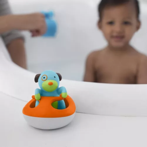 SKIP HOP Zoo hračka do vody Psík na vodnom skútri 12m+