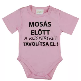   Rövid ujjú baba body "Mosás előtt a kisgyereket távolítsa el!" felirattal