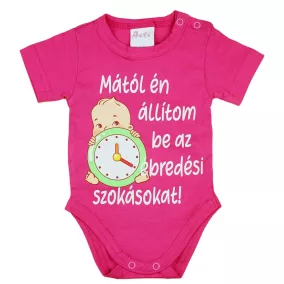 Feliratos rövid ujjú kislány baba body világospink színben