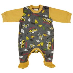 Hosszú ujjú kisfiú rugdalózó autós mintával szürke színben, sárga ujjal