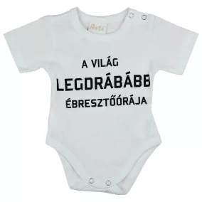 Rövid ujjú feliratos baba body fehér színben