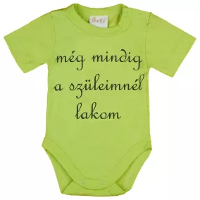   Rövid ujjú "még mindig a szüleimnél lakom" feliratos baba body