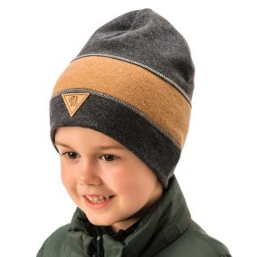 Fiú sapka felirattal