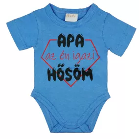   Rövid ujjú baba body "Apa az én igazi hősöm" felirattal