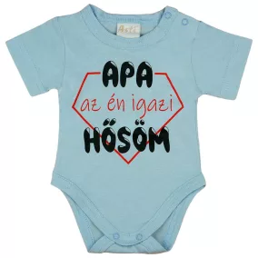   Rövid ujjú baba body "Apa az én igazi hősöm" felirattal