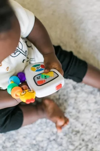BABY EINSTEIN Zenélő játék Take Along Tunes™ 3hó+