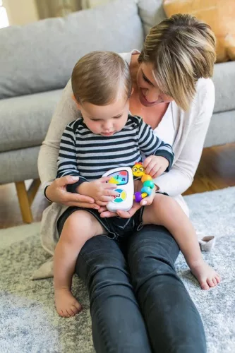 BABY EINSTEIN Zenélő játék Take Along Tunes™ 3hó+