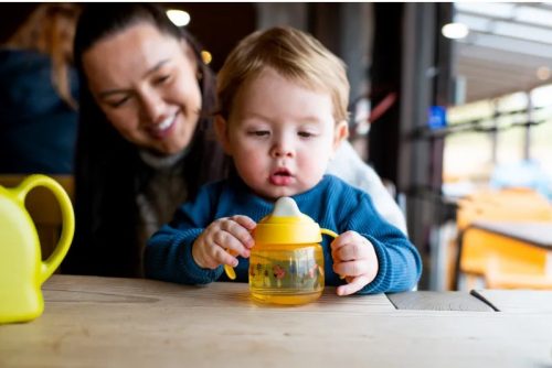 Tommee Tippee Superstar Weaning Sippee csőrös itatópohár  190 ml- sárga