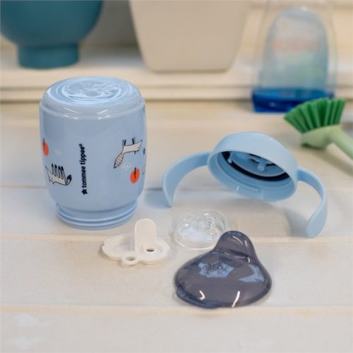 Tommee Tippee Trainer Spout csőrös pohár – Kék, 240 ml / 300 ml (6 hó+)