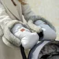   PETITE&MARS Kesztyű / Kézmelegítő babakocsira Furry Mocha Mousse