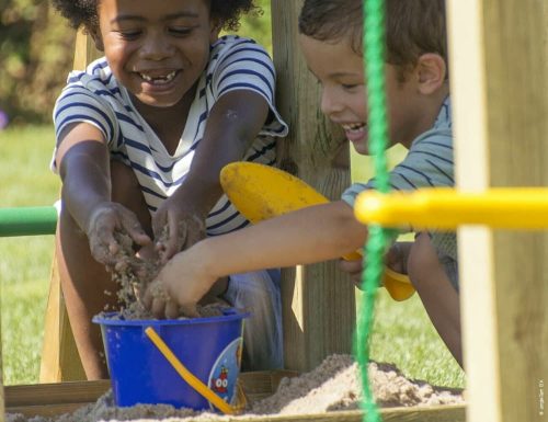 Kerti játszótér - Jungle Gym Lodge játszótorony csúszdával és ajándék vágással