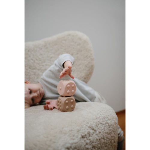 Mushie- Pukkasztós játék-Dobókocka Púderrózsaszín/Homok