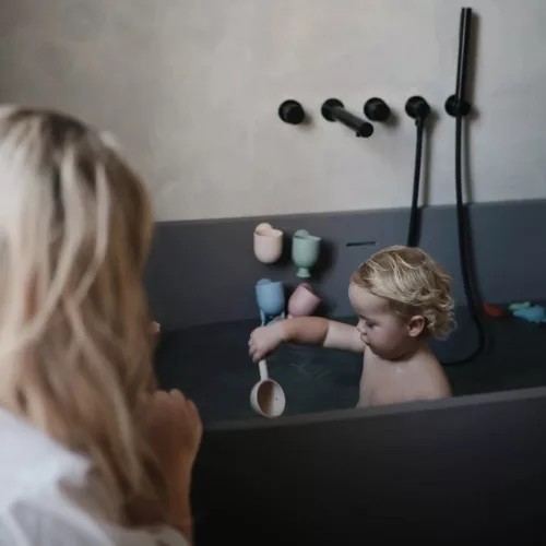 Mushie Tapadókorongos fürdőjáték szett - Önts és játssz! (4 db)