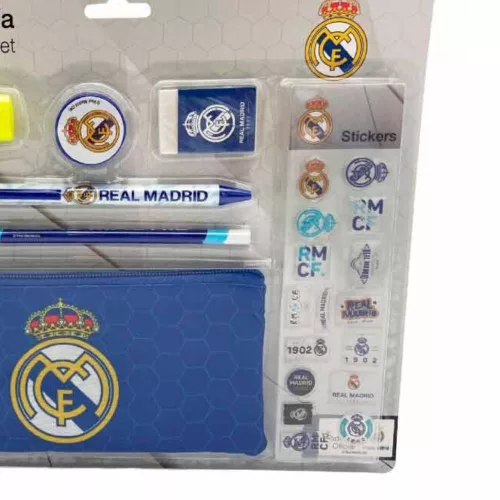 Real Madrid iskolai szett matricával