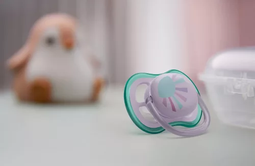 Philips AVENT SCF086/04 Játszócumi Ultra air Mintás 0-6hó napocska, 1 db