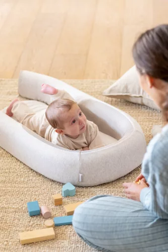 Inglesina Babafészek Welcome Pod Harmony Grey