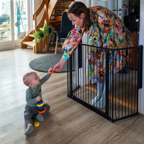 Univerzális térkorlát BabyDan Carl Wide, fekete