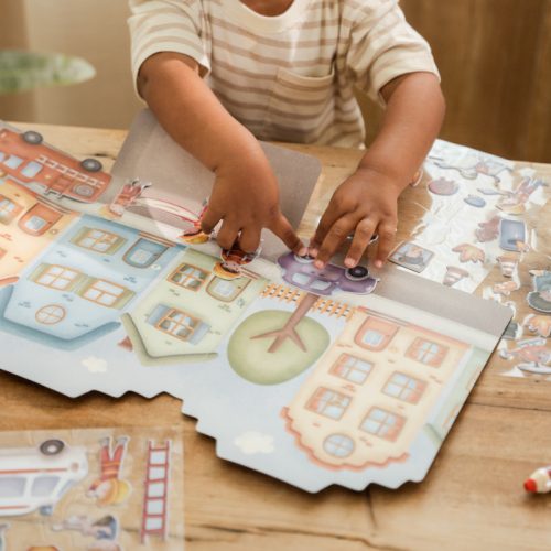 Little Dutch újrafelhasználható matricás füzet Jim és barátai