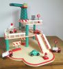Egmont Toys fa játék garázs daruval