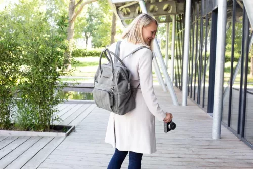 Pelenkázó hátizsák Little Company Riga knit taupe