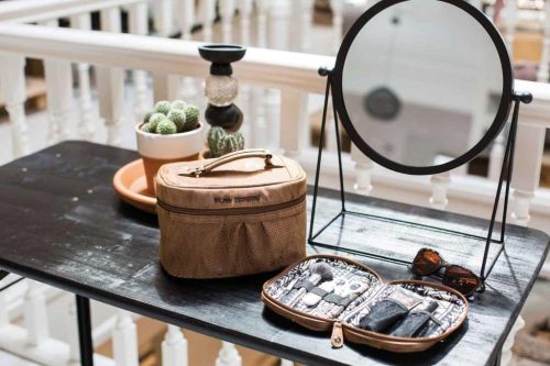 Kozmetikai táska Little Company Emily Cognac